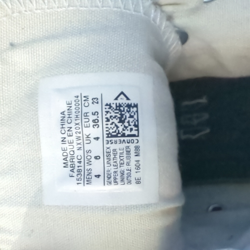 Good condition converse size 4 never use